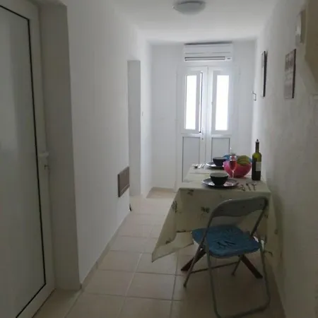 Charming Traditional 1-Bed House In Rhodes Semesterbostad