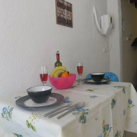 Charming Traditional 1-Bed House In Rhodes